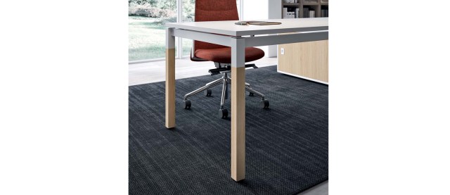 X4 wooden legs Operative desks