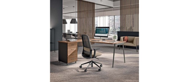 X3 wooden legs Operative desks