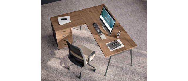 X3 wooden legs Operative desks