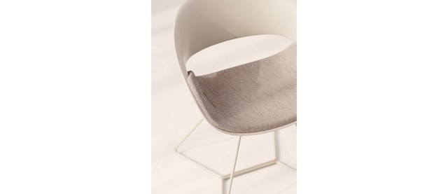 volpino-armchair-detail-03-62973_1875x2500