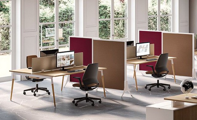 X3 wooden legs Operative desks
